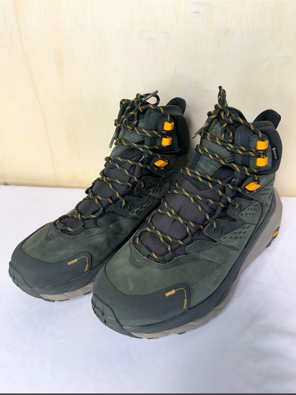 HOKA Kaha 2 High GTX Hiking Boots Mens Size US 10 Green Shoes